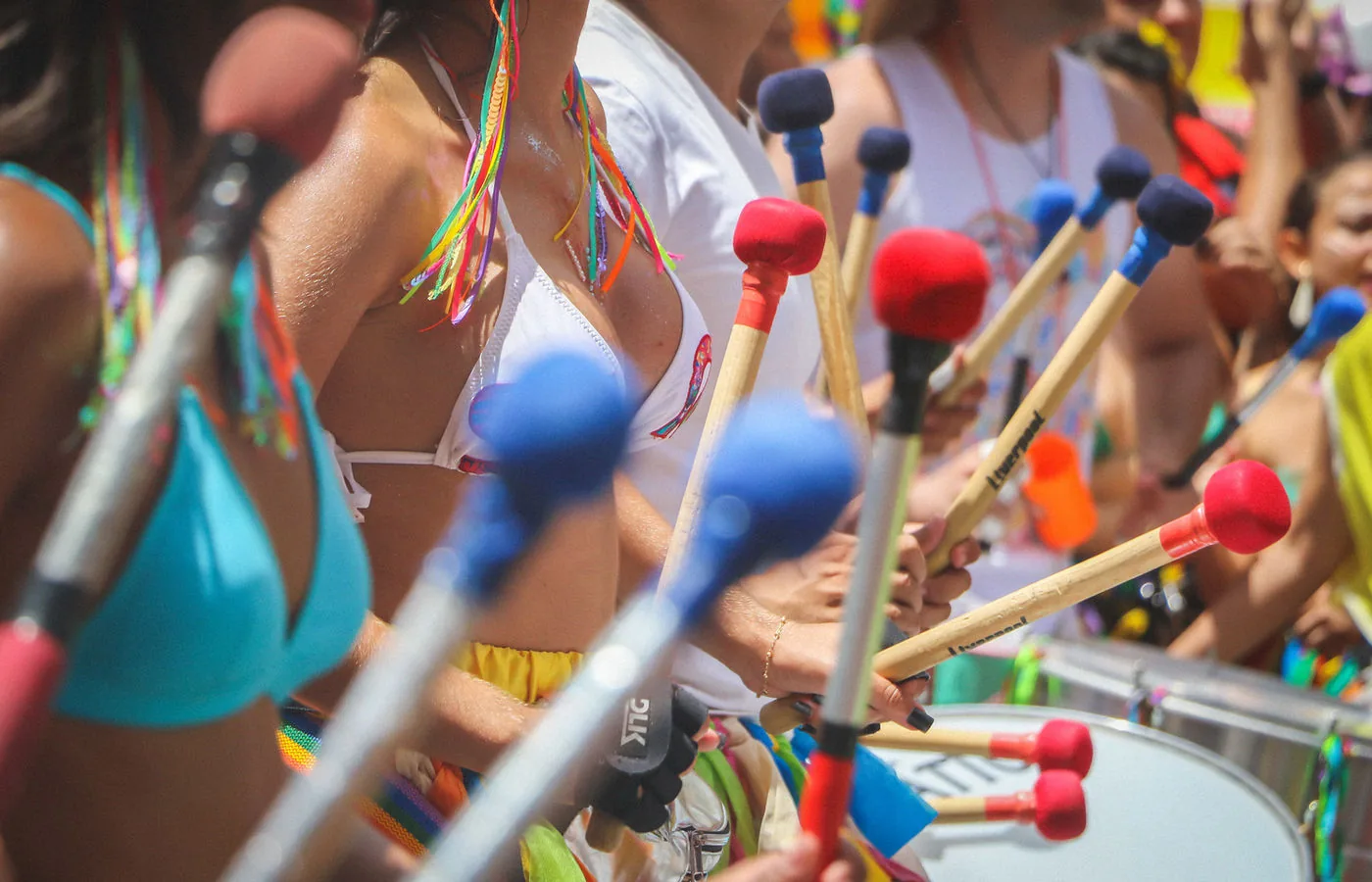 Vivenciando o espetáculo do Carnaval no Rio de Janeiro: cores, ritmos e alegria